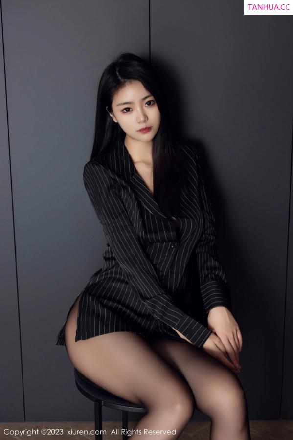 可乐Vicky  [XiuRen]高清写真图 2023.05.05 No.6677 可乐Vicky 黑丝美腿第6张图片